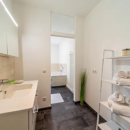 Geraeumige 3-zi Stadtwohnung Fuer 8 Mit Parkplatz
